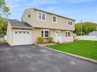 15 Commonwealth Ave, Lake Grove, NY 11755