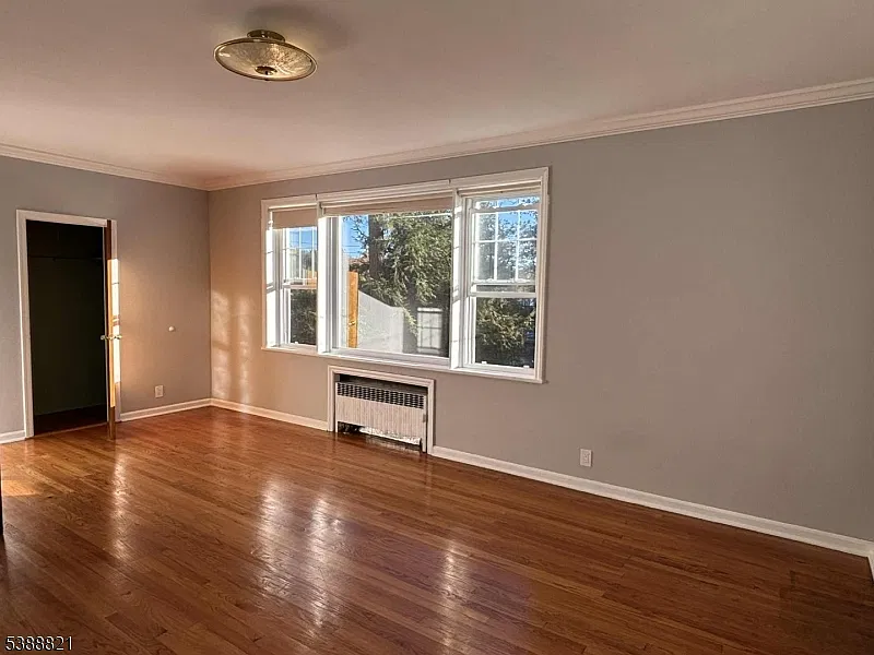 4 bed, 2.0 bath, 2200 sqft, $3,300 — Photo 4