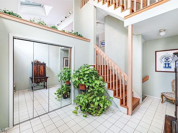 4th image of 44 Mill Pond Rd #44