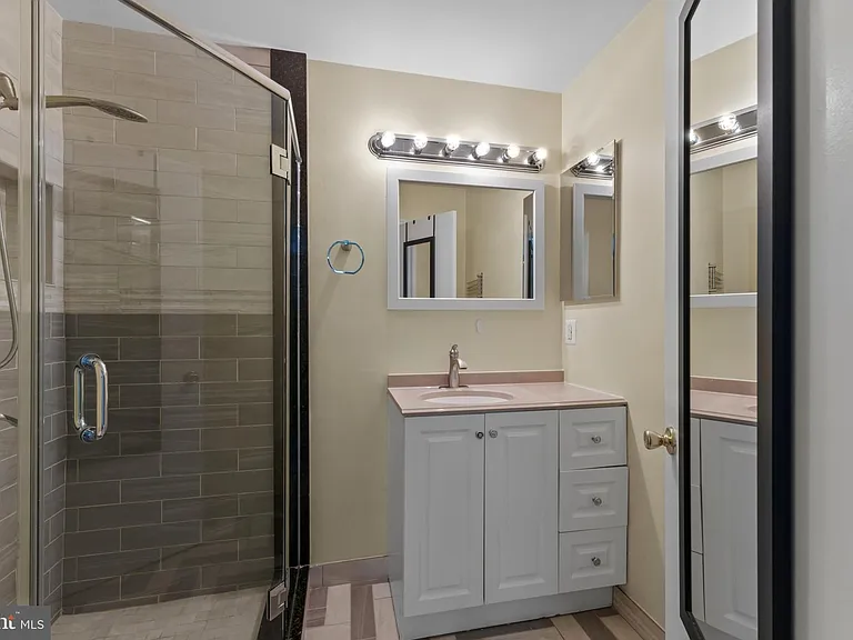 6901 Victoria Dr #I — Photo 24