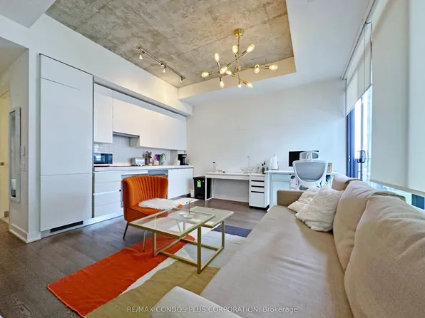 38 Stewart St #1005, Toronto, ON M5V 0H1
