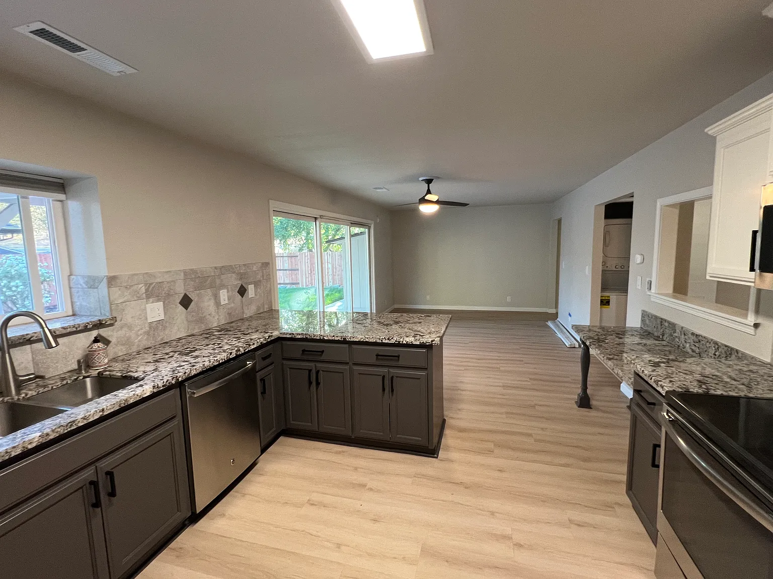 3 bed, 1800 sqft, $2,875 — Photo 3