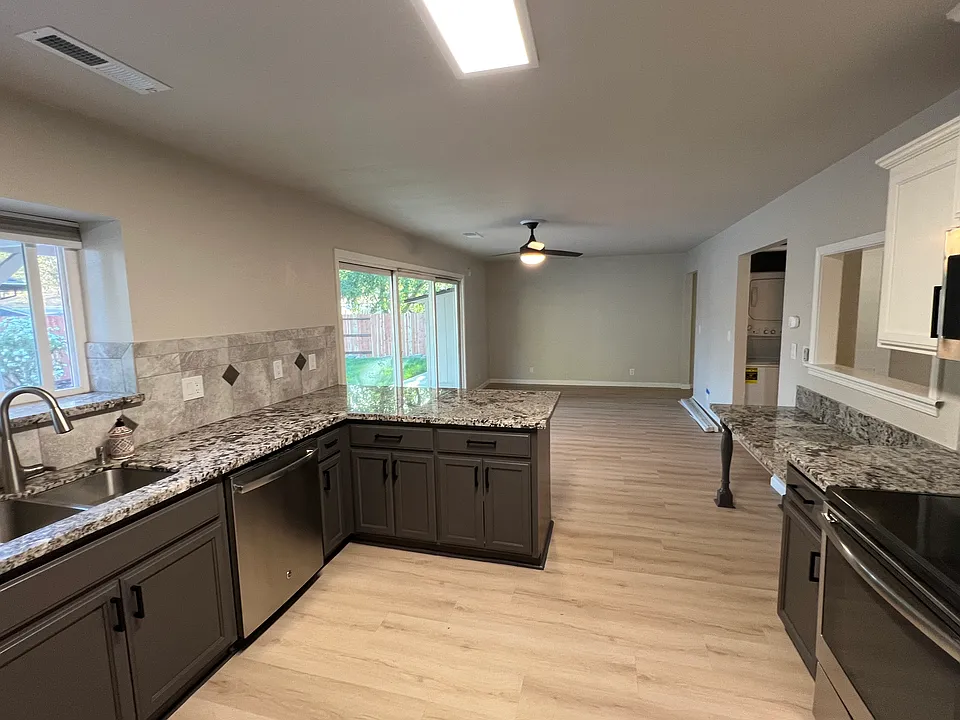 Kitchen and kitchen nook