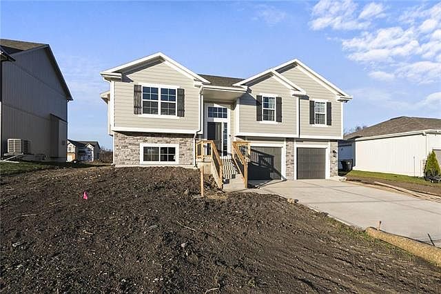 1st image of 1292 NW Hickorywood Ct