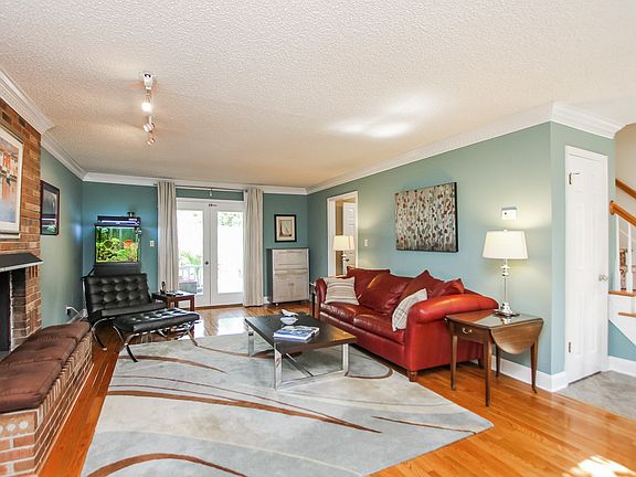 2nd image of 2119 Watertown Pl