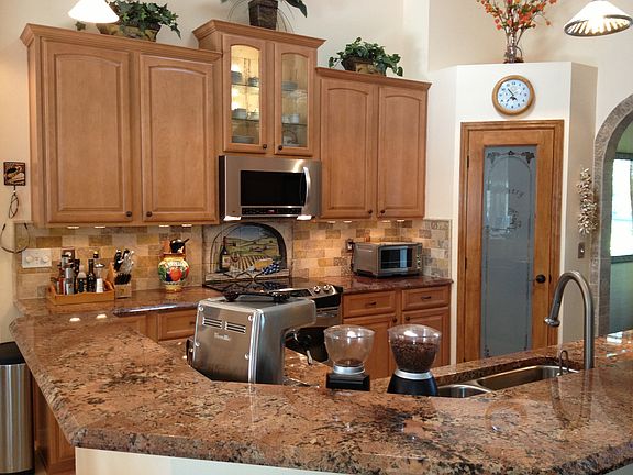 3rd image of 10551 Versailles Blvd