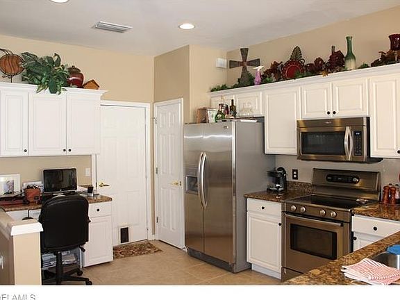 2nd image of 1132 Oxford Ln #37