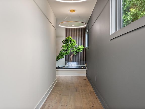 5th image of 1007 Sevier St