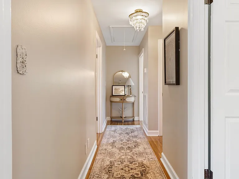 412 Roberts St — Photo 9