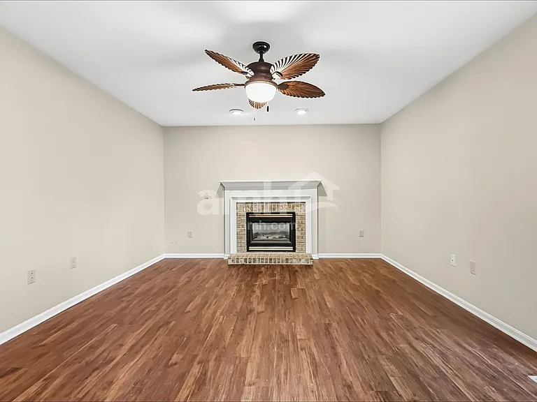 2626 Sterling Trce — Photo 9
