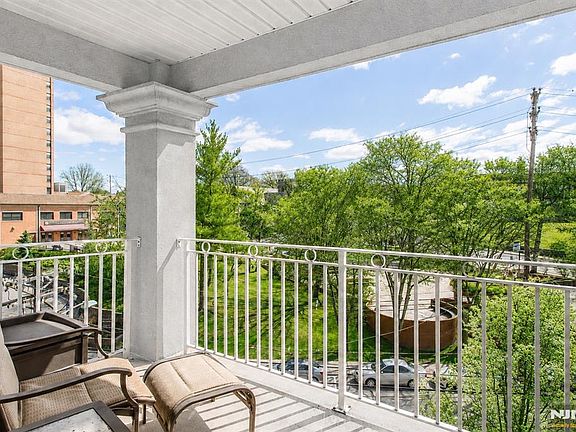 2nd image of 547 Gorge Rd APT 4B