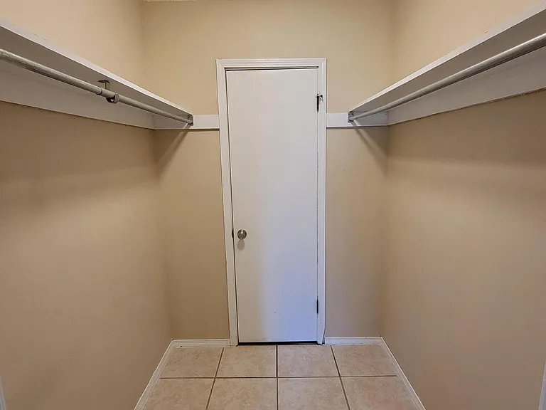 1614 Greenbriar Pkwy #4 — Photo 4