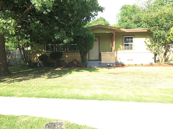 2nd image of 403 Hillcrest Dr