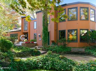 8 Glenwood Drive, Tinton Falls, NJ 07724