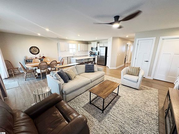 3rd image of 1324 Coffeetree Dr