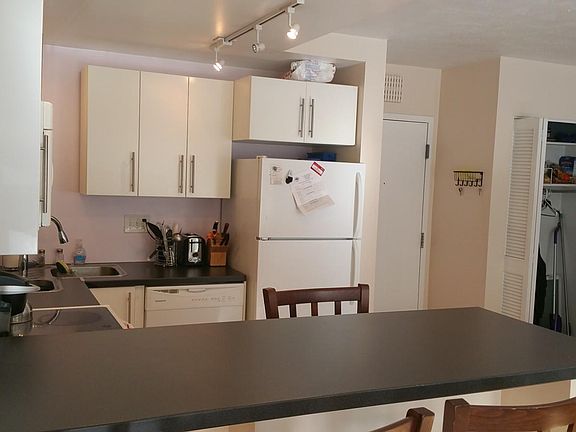 3rd image of 1127 Church St APT 4