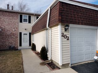 202 Porter Ln, Bolingbrook, IL 60440