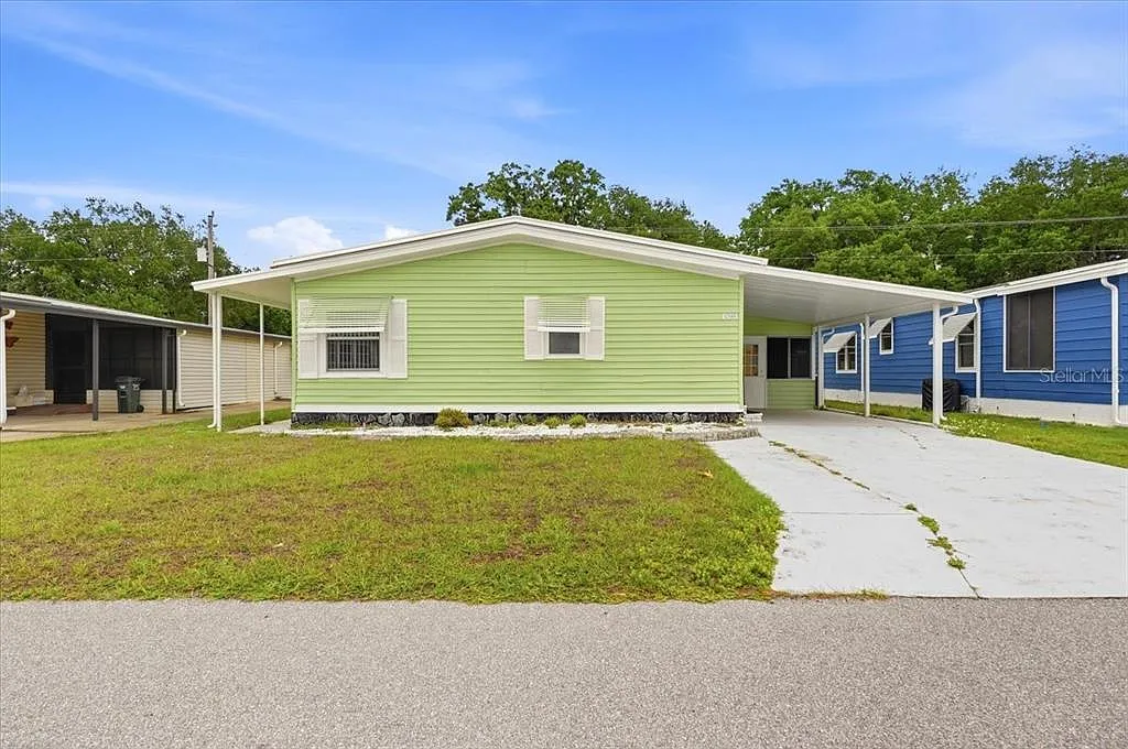3 bed, 2.0 bath, 1176 sqft, $1,300 — Photo 1