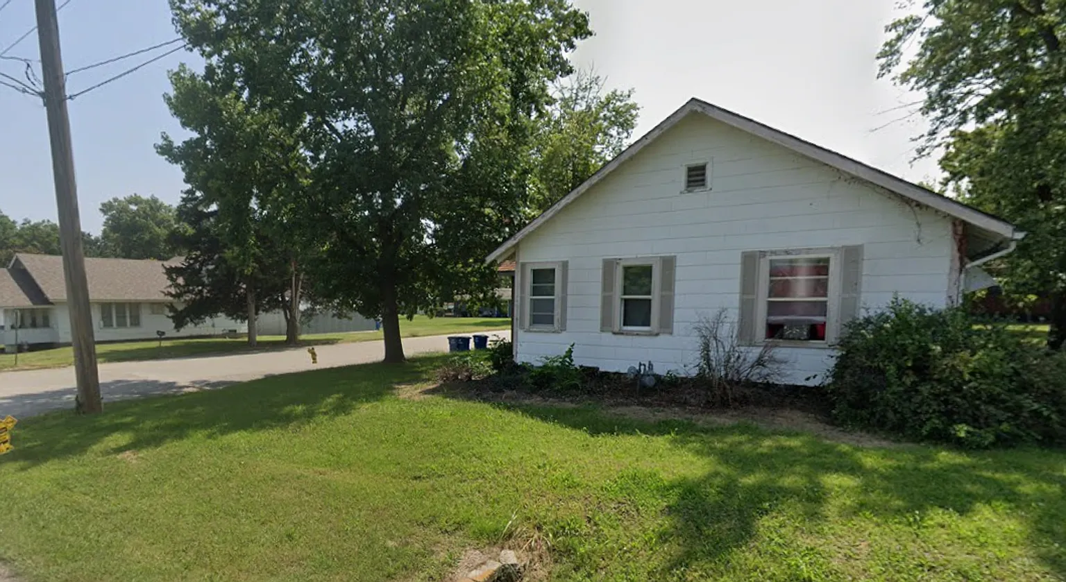 3 Bed / 1 Bath Home 901 W 7th, Chanute KS - Available Now — Photo 2