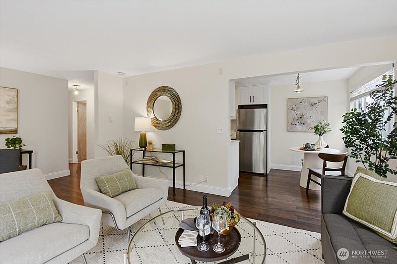 5th image of 2552 14th Avenue W #203
