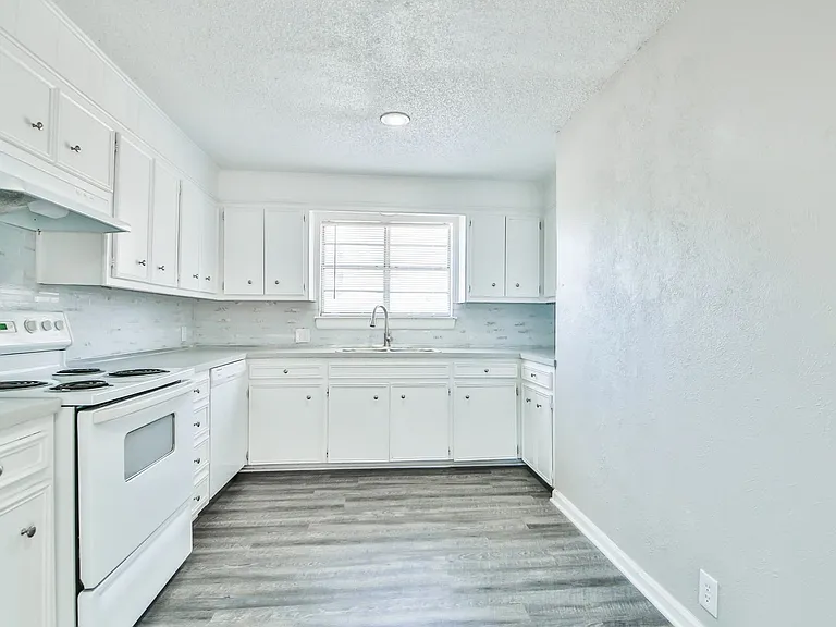 5018 Kenosha Ave — Photo 16