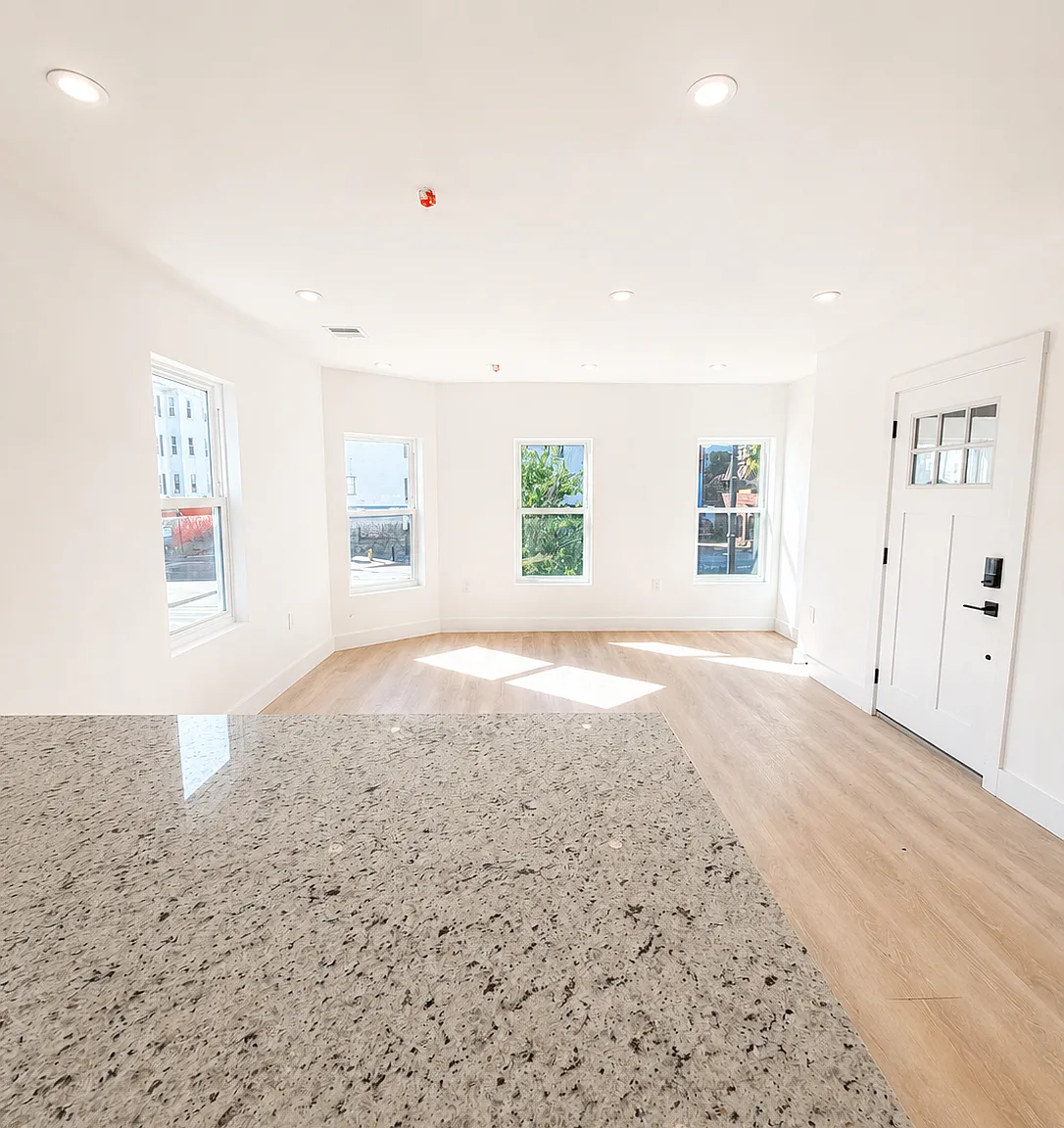 3 bed, 1400 sqft, $2,975 — Photo 3