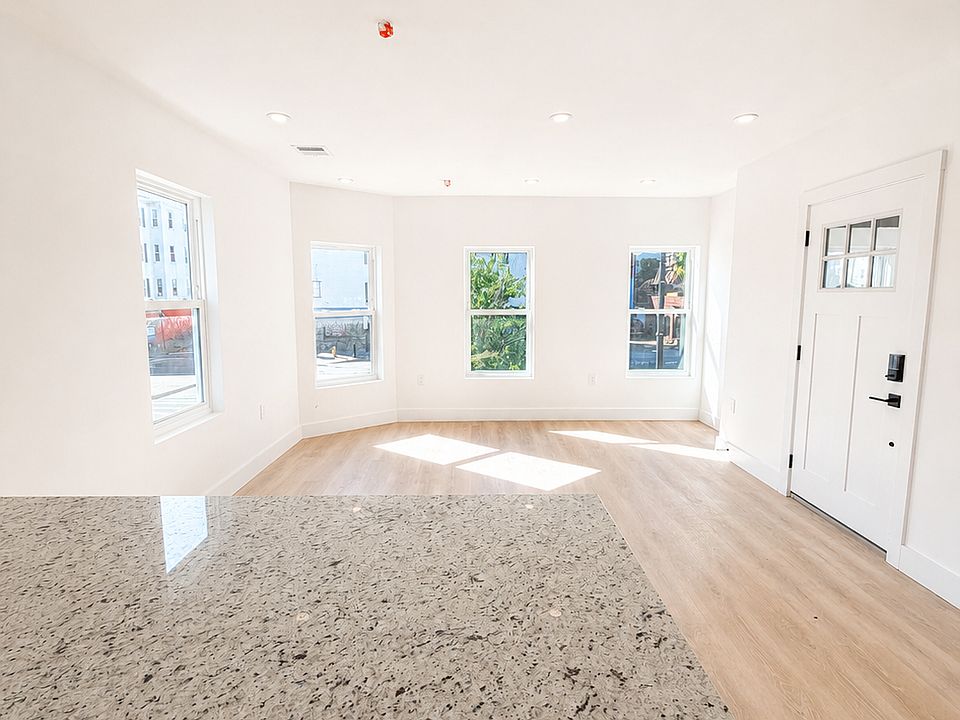 1st image of 275 Shrewsbury St #1