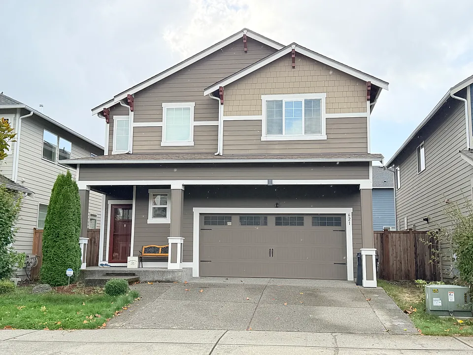 621 Rosewood Dr SW