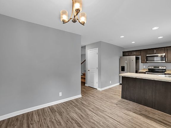 5th image of 954 Charlotte St