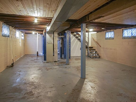 3rd image of 1121 W 17th St