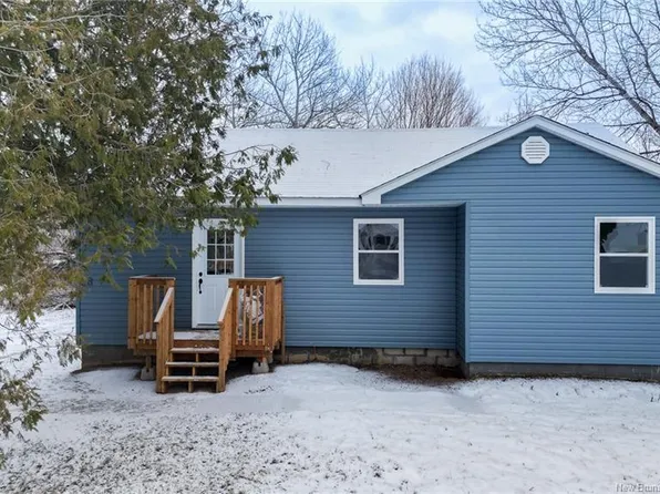 28 Glasier Rd, Fredericton, NB E3B 8L2