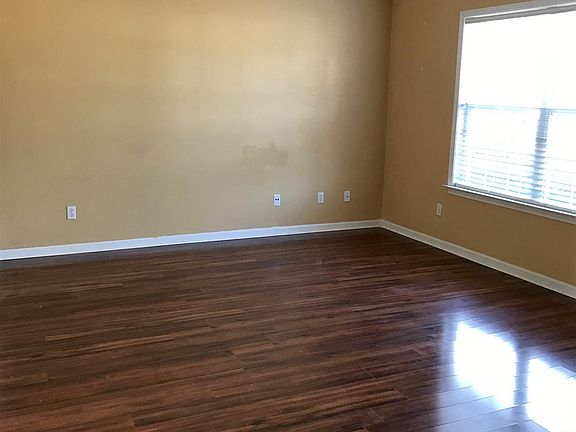 2nd image of 706 Forest Crossing Dr