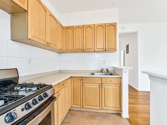 4th image of 201 E 82nd St APT 5E