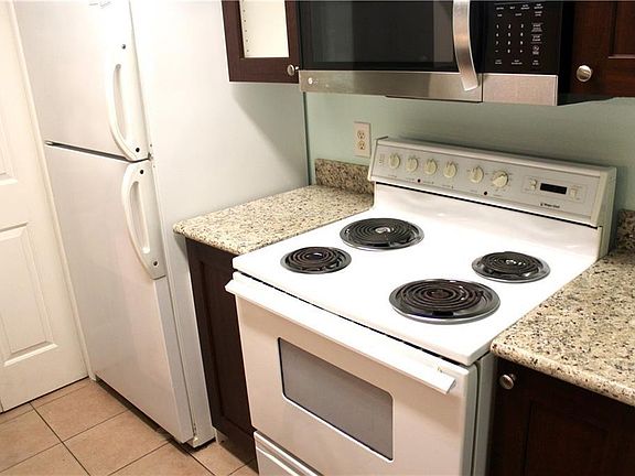 4th image of 106-501 W 26th St #106