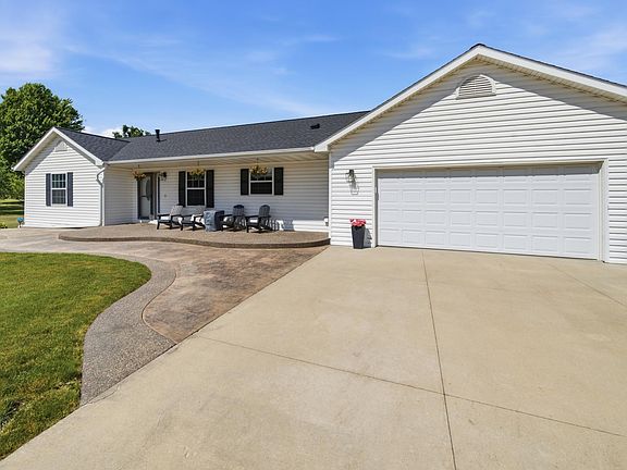2nd image of 1090 Cedar Ridge Ln SW