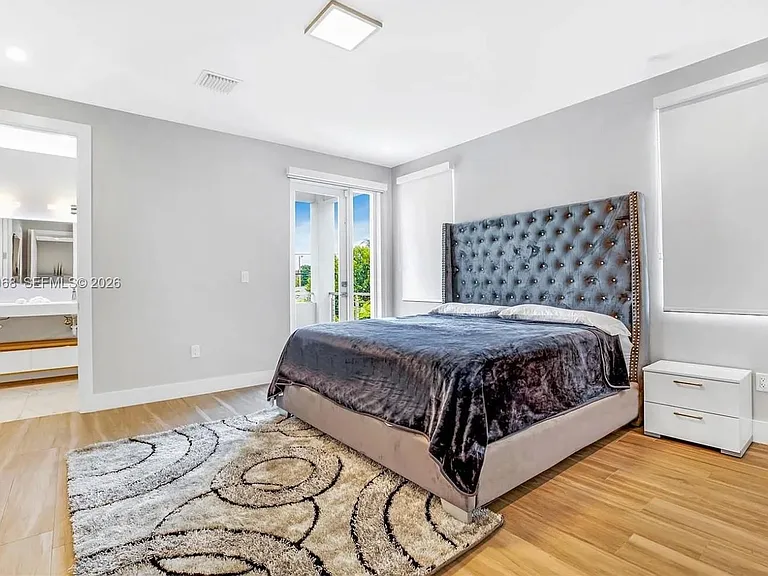 3657 SW 26th St — Photo 6