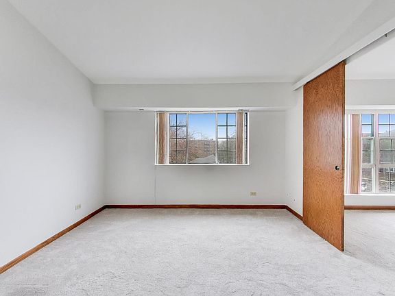5th image of 540 Biesterfield Rd APT 301