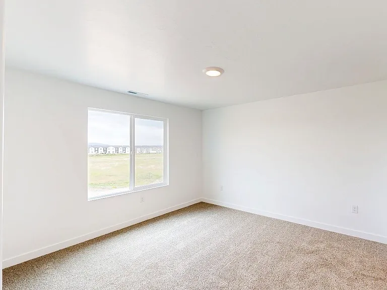 659 N 1850 E — Photo 12
