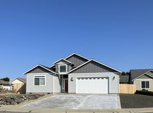 2015 Roosevelt Loop, North Bend, OR 97459