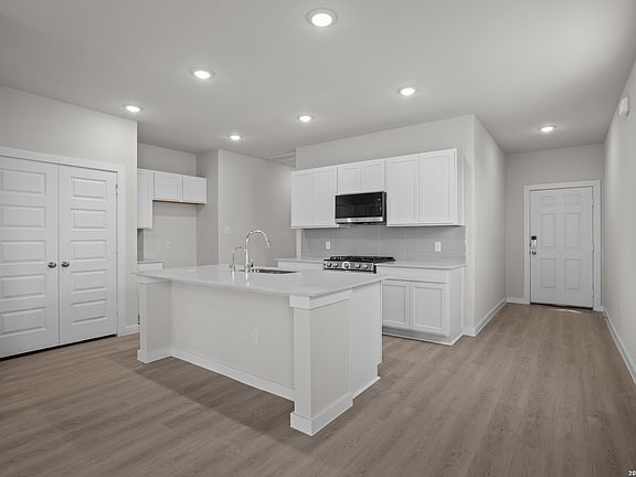 5th image of 5619 Franklin Hills