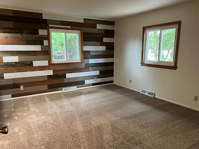 W210N11785 Hilltop Dr — Photo 24