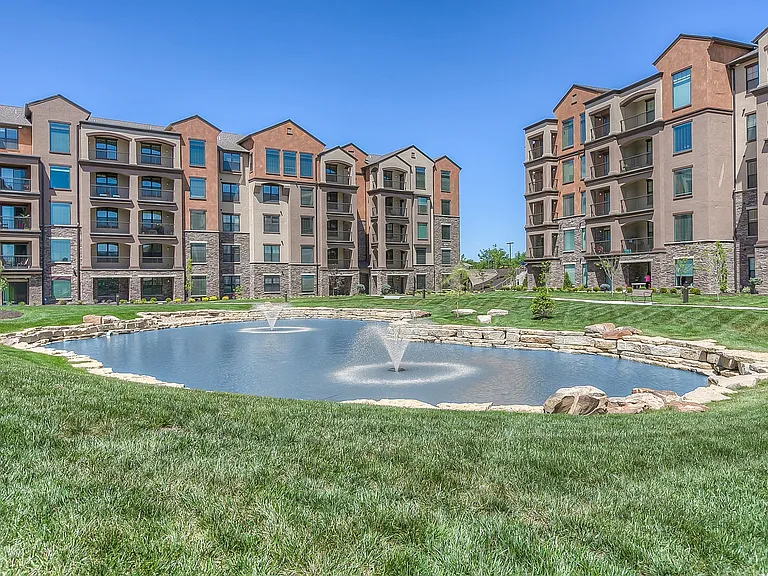 EdgeWater at City Center — Photo 21