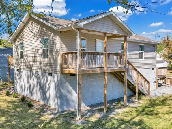 127 Calhoun St, Alderson, WV 24910