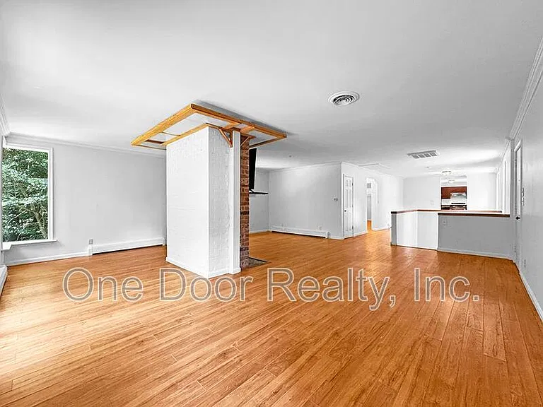 712 Powell St — Photo 4