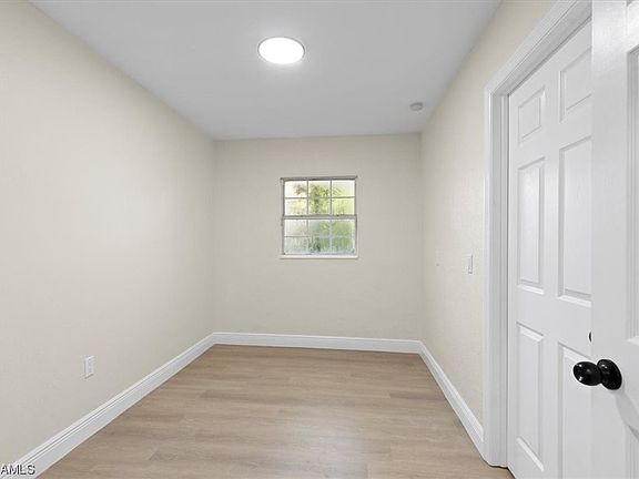 5th image of 3847 Desoto Ave