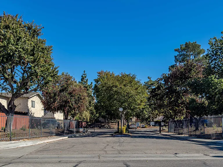 2361 Gonzaga Ln — Photo 41