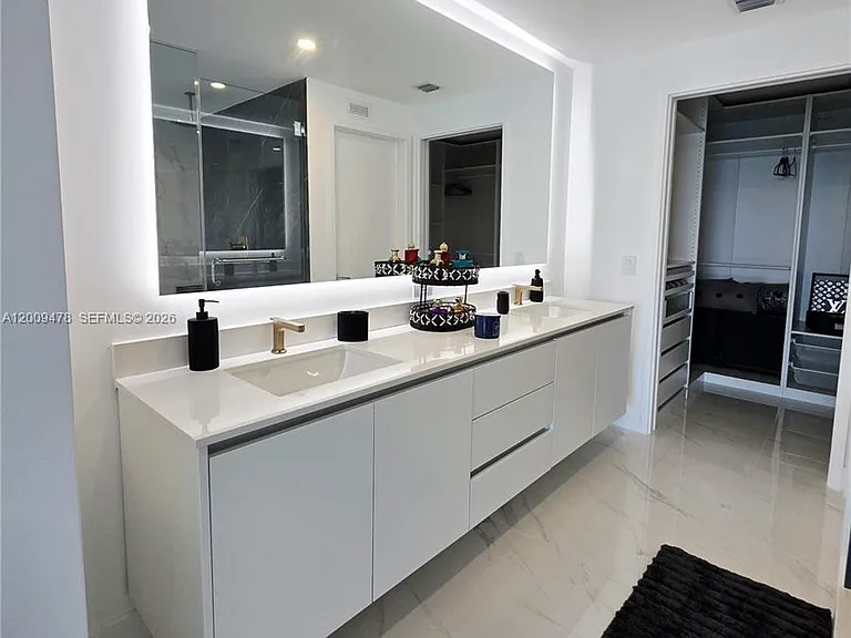 700 NE 24th St #3903 — Photo 8