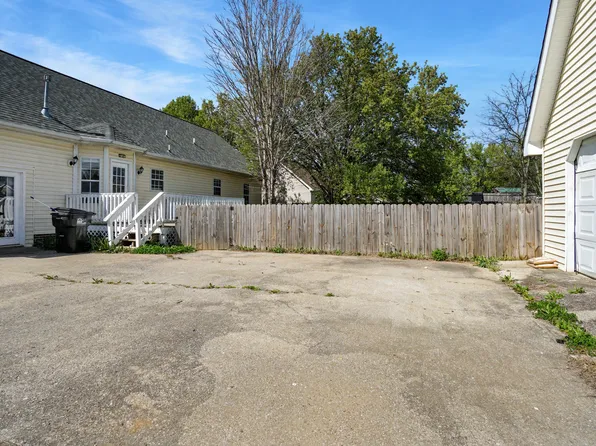 2902 Meadowhill Dr, Murfreesboro, TN 37130