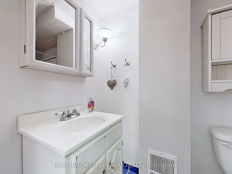 351 Taylor Mills Dr N — Photo 8