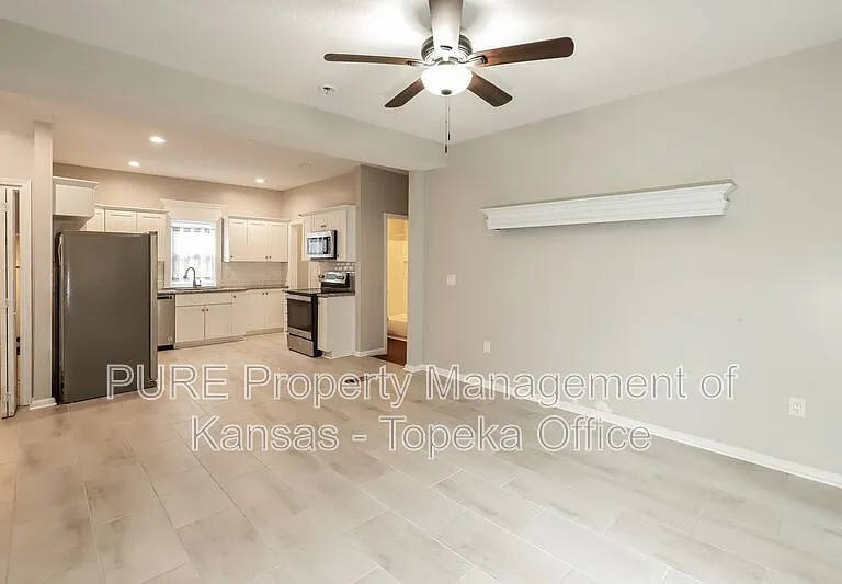 1016 SW College Ave — Photo 10